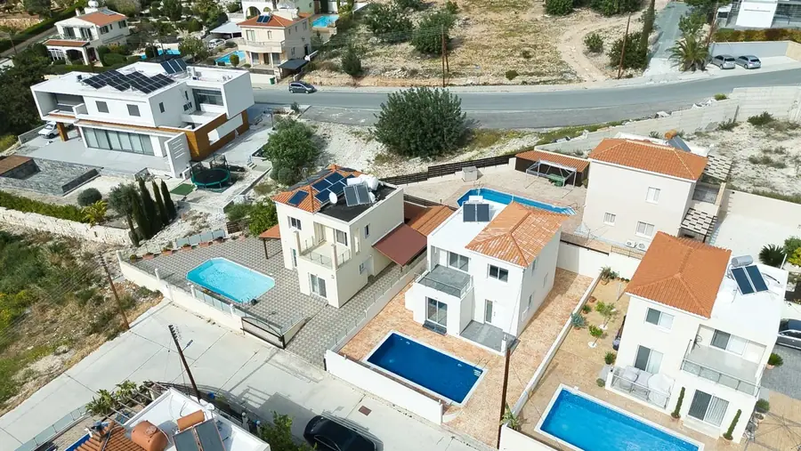 וילה בת 3 חדרים עם בריכה פרטית, טאלה