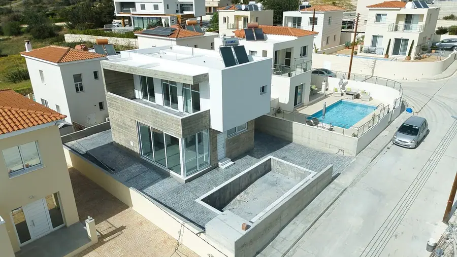 וילה בת 3 חדרים עם בריכה פרטית, טאלה