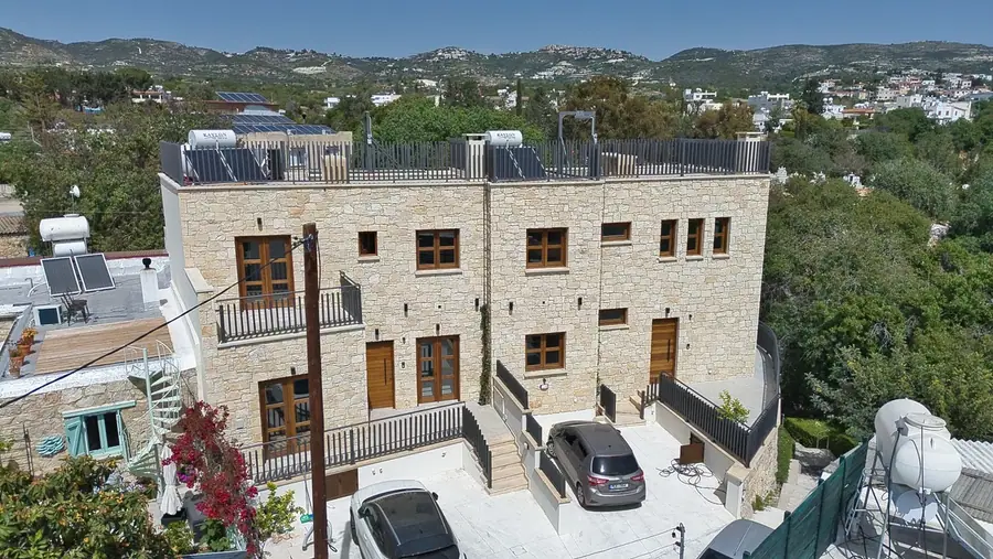 וילה בת 3 חדרים עם גינת גג, טרמיתוסה