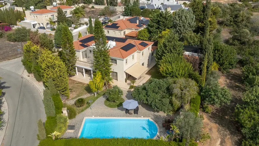וילה בת 6 חדרים עם בריכה פרטית, טאלה